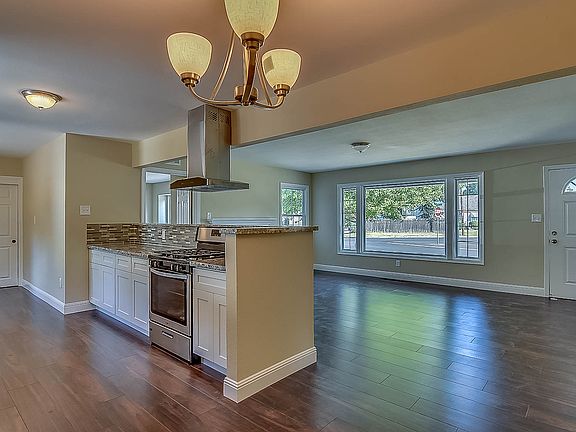 4th image of 2229 W Telegraph Ave