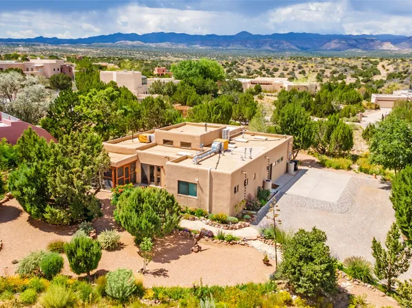 6106 Hoochaneetsa Plz N, Cochiti Lake, NM 87083