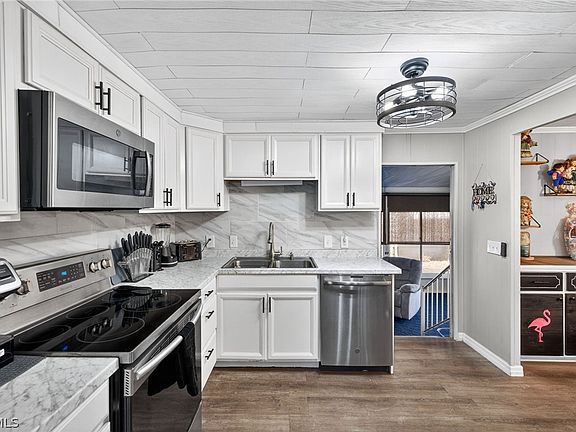 3rd image of 860 Moonlight Dr
