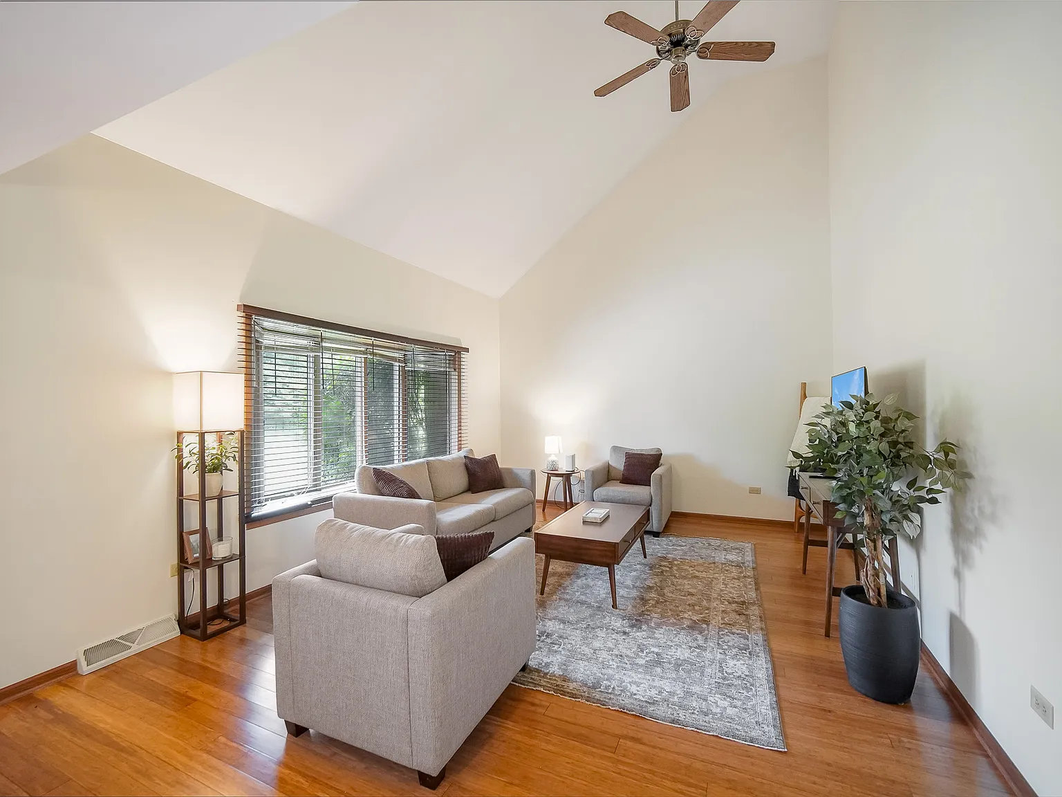 S Raven Rd, Shorewood — Photo 4