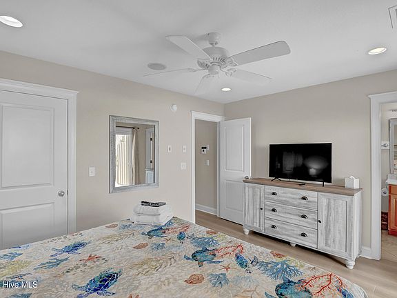 4th image of 3870 Island Drive