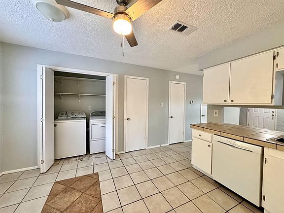 4th image of 2203 Granberry Dr #A