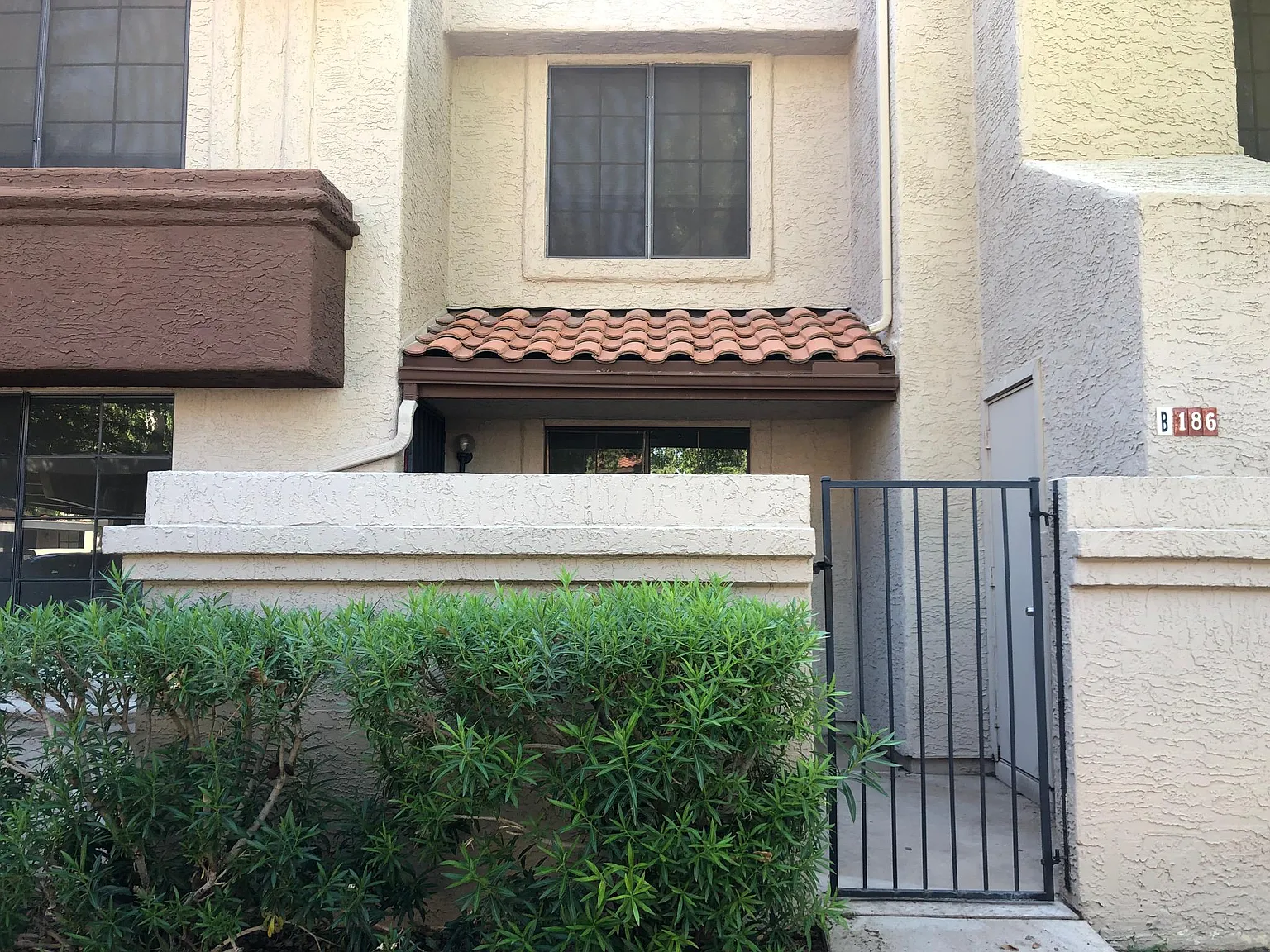 2 bed, 1084 sqft, $1,600 — Photo 2