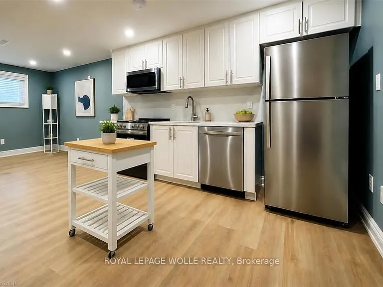 255 Pineland Pl #LOWER — Photo 2