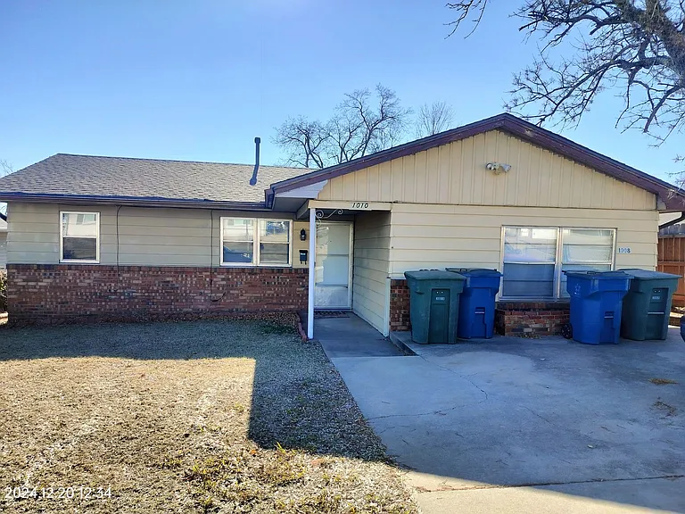 1010 E Main St — Photo 1