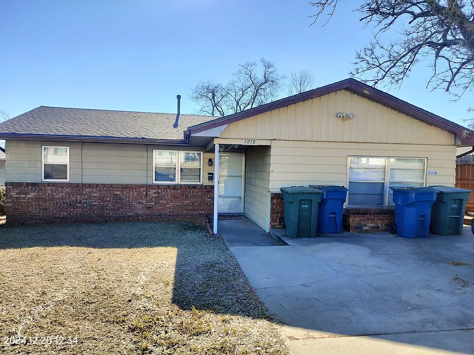 1010 E Main St
