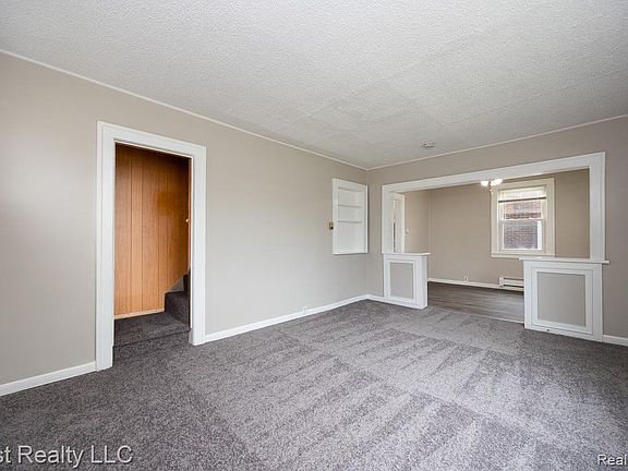 3rd image of 1353 Pagel Ave