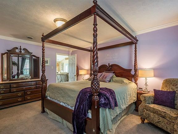 2nd image of 809 Whitesburg Dr