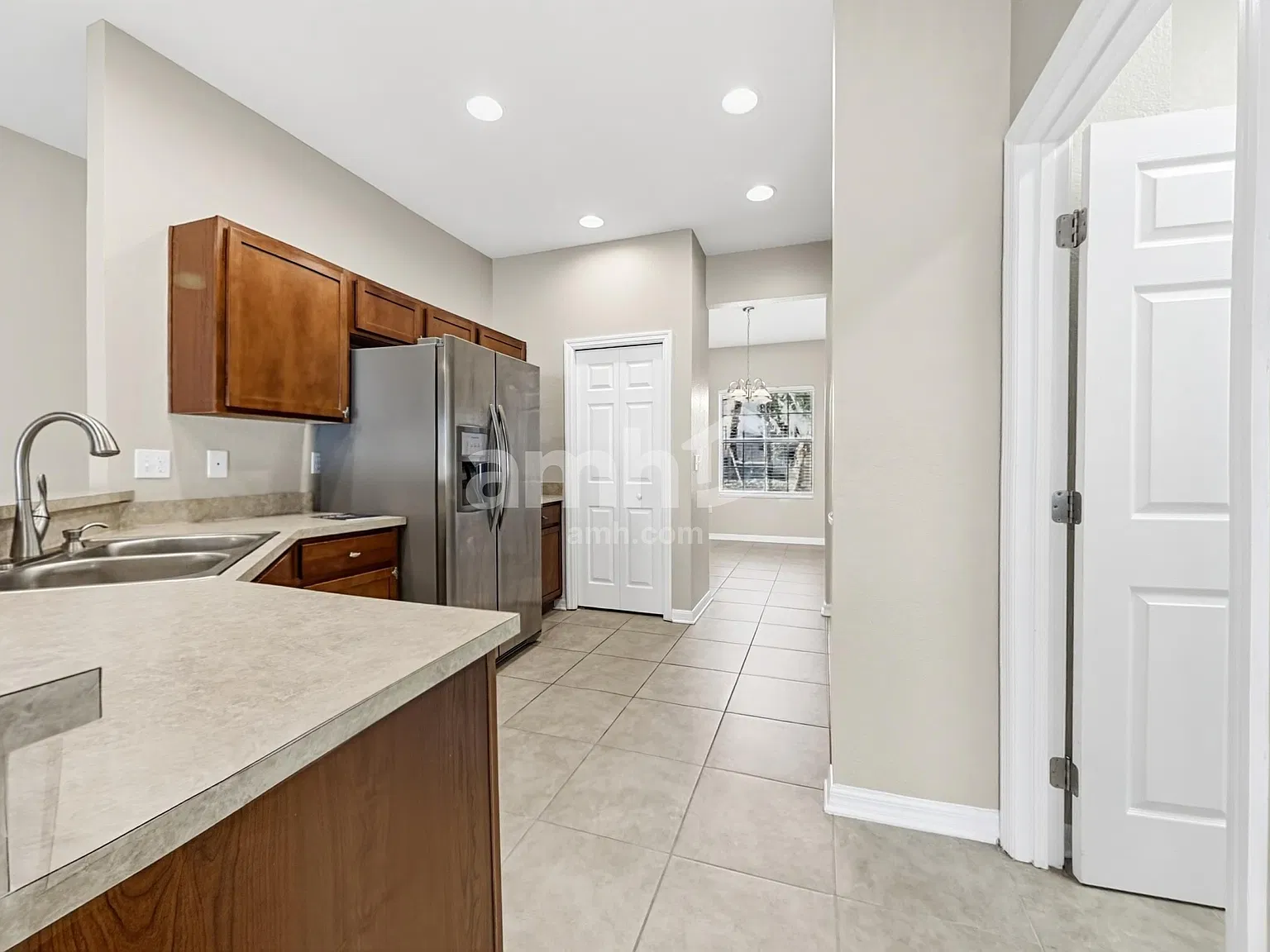4 bed, 3.0 bath, 2109 sqft, $2,600 — Photo 3
