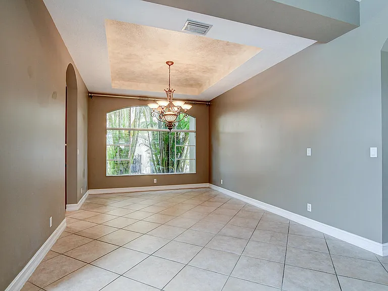 670 Edgebrook Ln — Photo 15