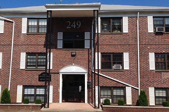 5th image of 249 Prospect St APT 8A