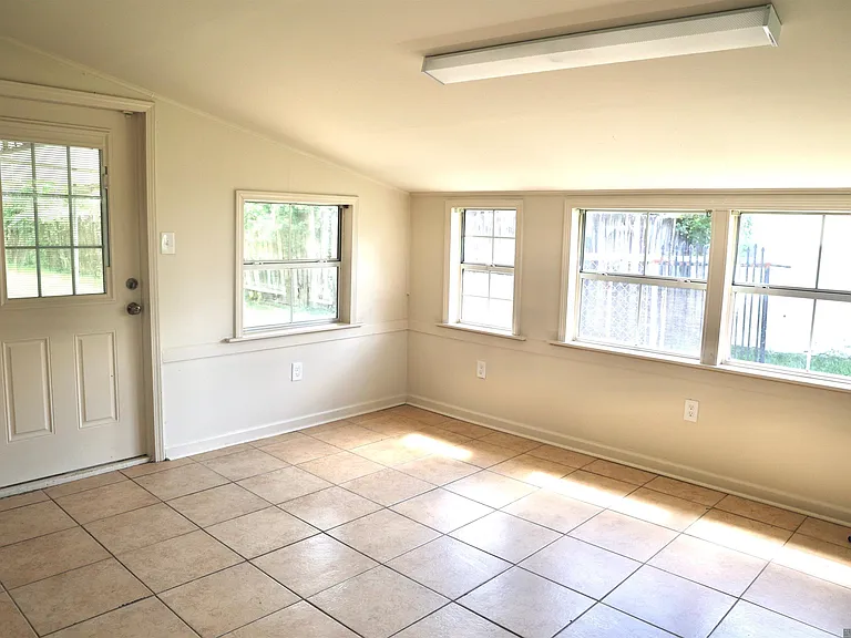 10716 Cletus Dr — Photo 9