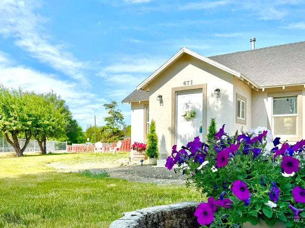 671 Notus Rd, Notus, ID 83656