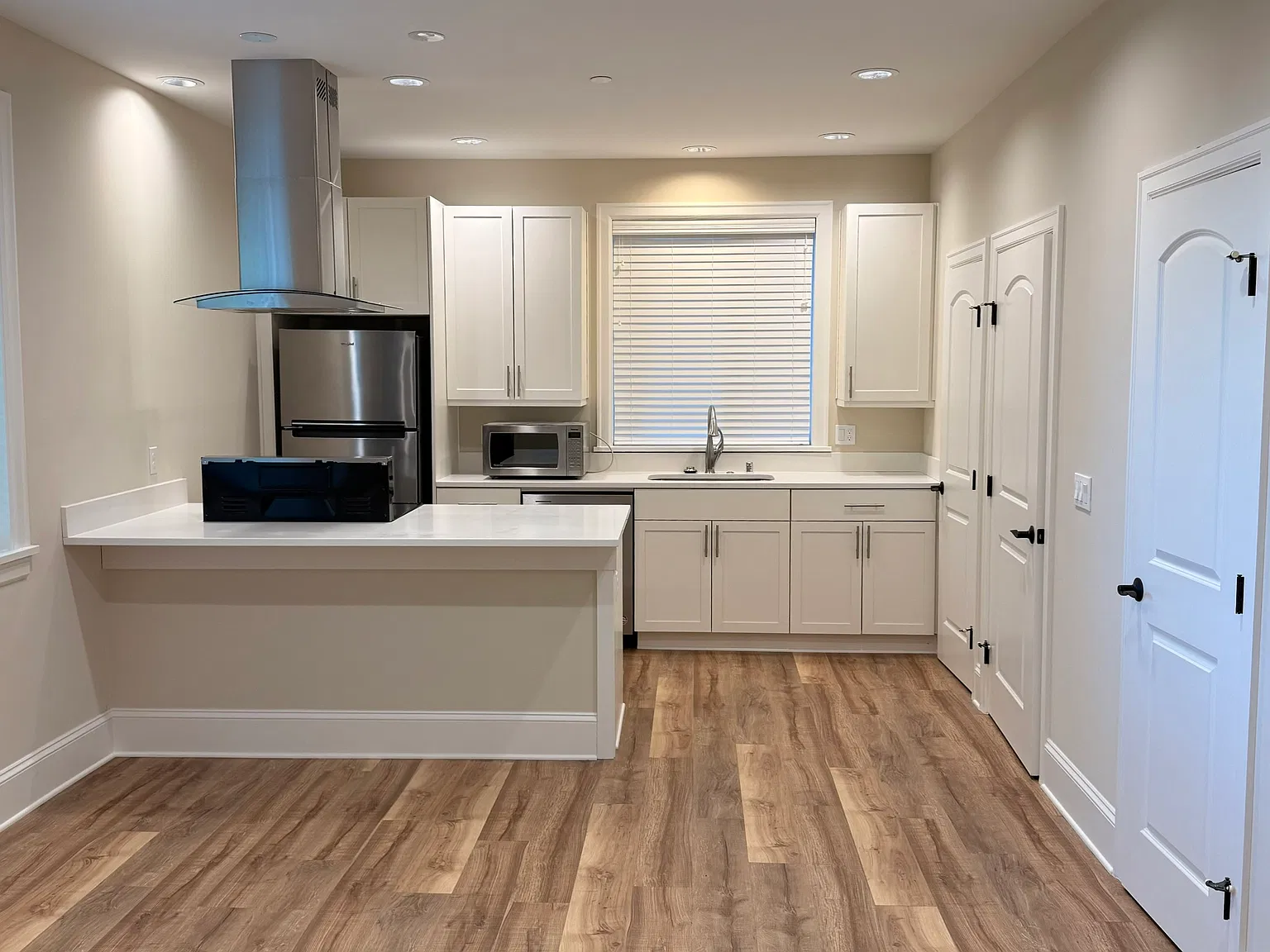 2 bed, 1.5 bath, 874 sqft, $3,200 — Photo 3