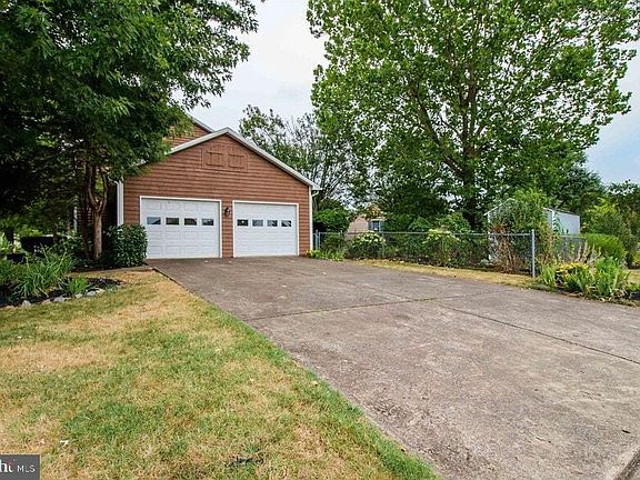 5th image of 3165 Pin Oak Dr
