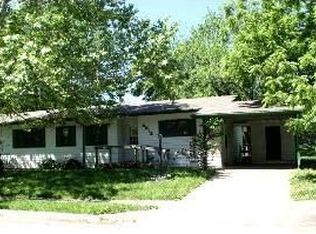 6813 SW Fieldwood Dr, Topeka, KS 66619