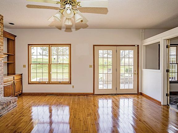 5th image of 800 S Pinehurst Ln
