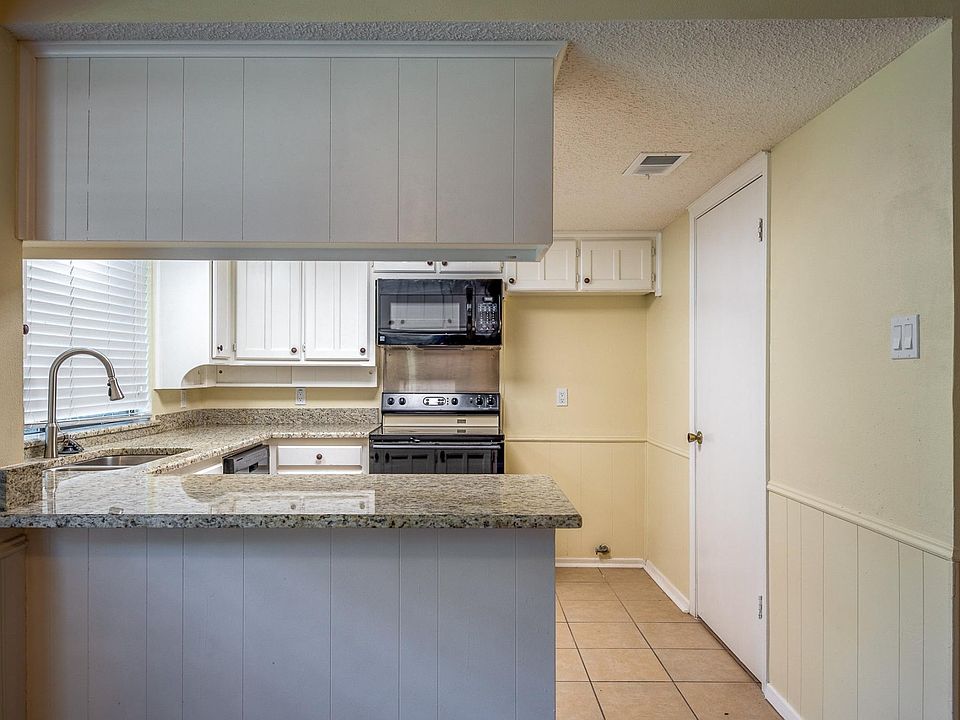 1st image of 3808 Village Glen Trl