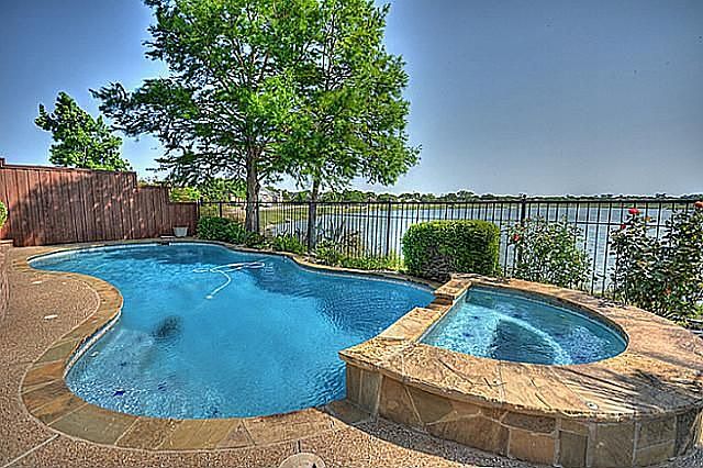 1st image of 619 Lake Park Dr