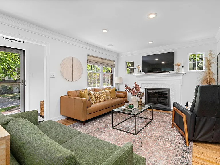 600 E 66th St — Photo 5
