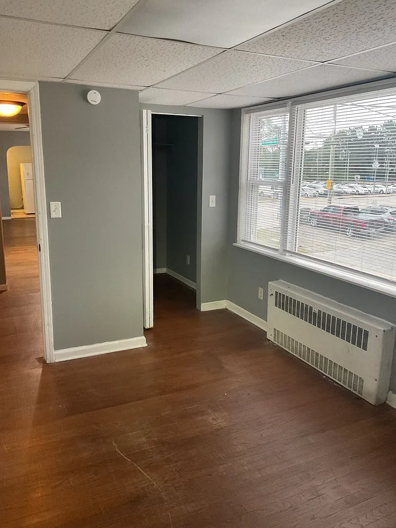 101 W Willow — Photo 3