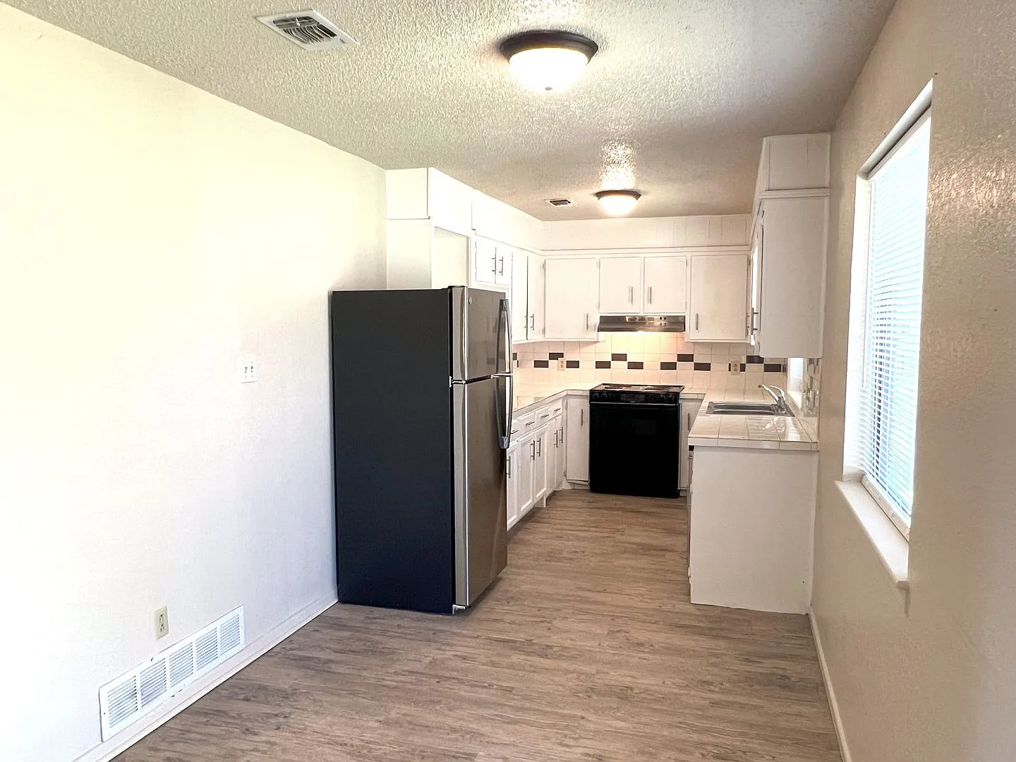 **Beautiful Western Estates Home** — Photo 4