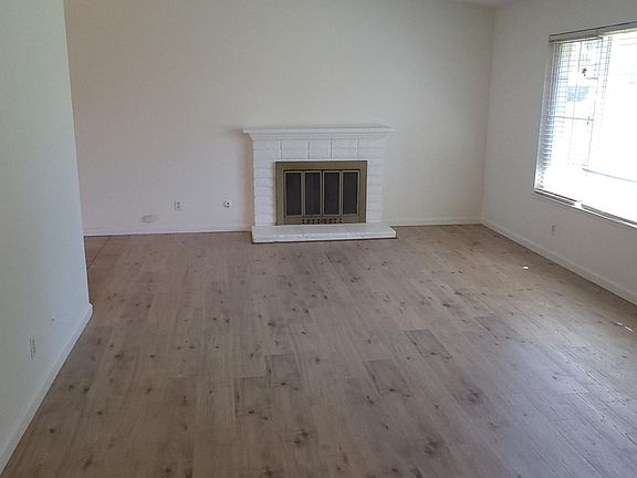 4th image of 2882 Los Feliz Dr