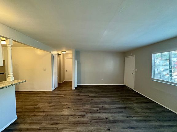 2nd image of 17392 Queens Ln