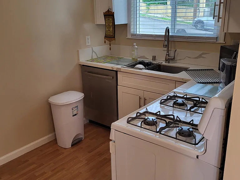 3335 Idell St — Photo 8