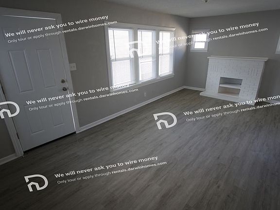 3rd image of 1520 E 50th Ter