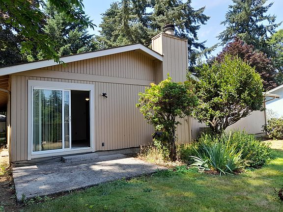 3rd image of 805 NE 132nd Ave