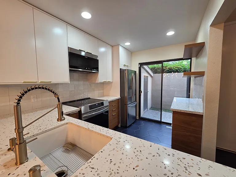 878 Woodside Ln E #2 — Photo 6
