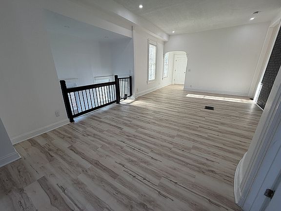 5th image of 4417 Ashland Ave APT B