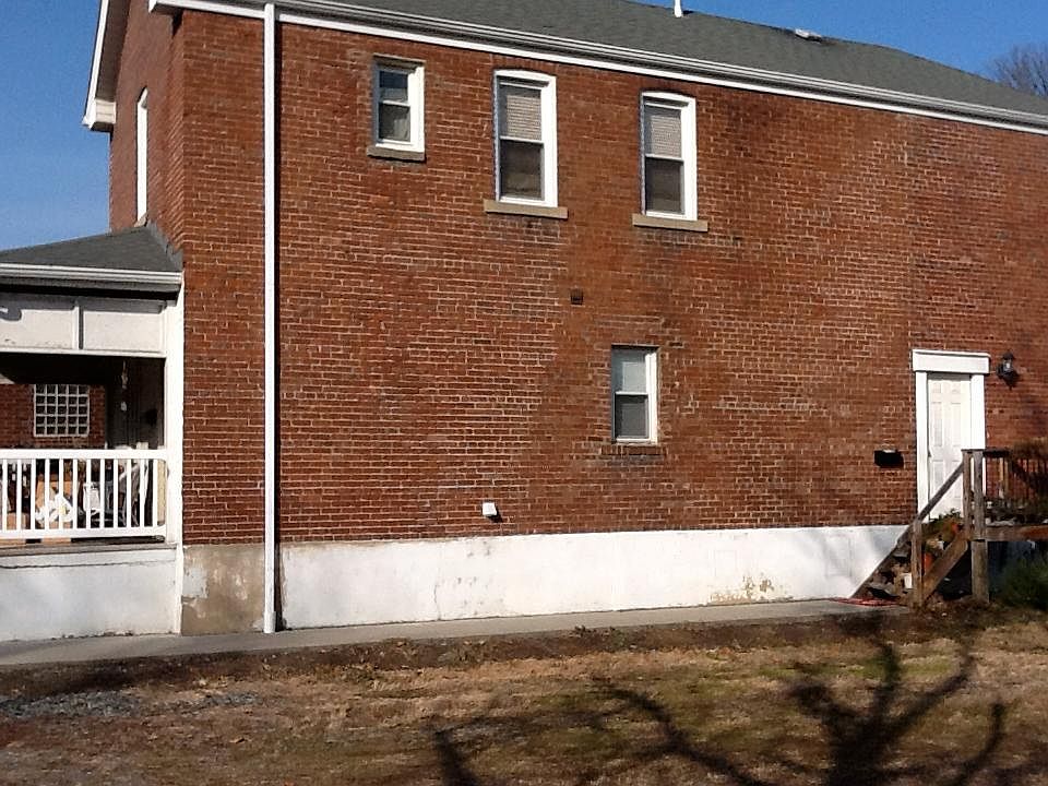 Ist floor unit with front porch