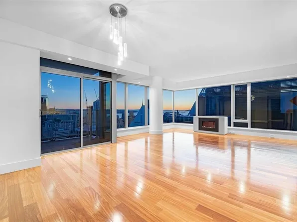 677 Howe St #220X, Vancouver, BC V6C 3R9