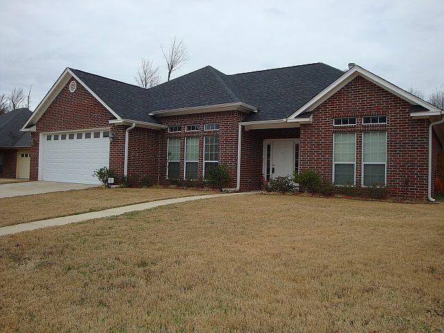 1st image of 211 Pebble Creek Cir