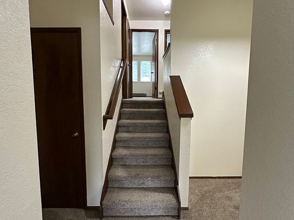 3rd image of 3830 W Lake Sammamish Pkwy NE #C
