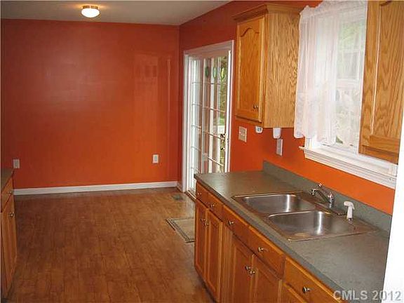 4th image of 2806 River Village Ln