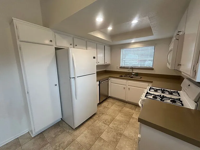4412 Ocean View Blvd #106 — Photo 3