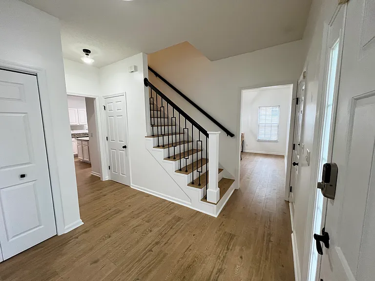 113 Fairhaven Dr — Photo 2