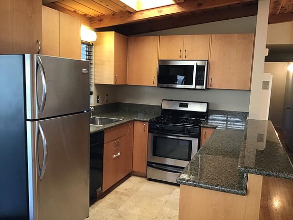 4th image of 111 N Granados Ave