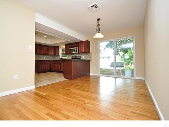 5th image of 607 Kingwood St