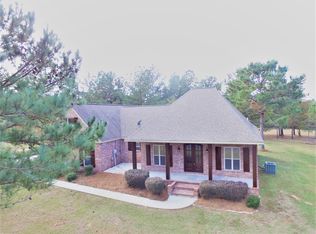 11 Bulldog Ln, Ellisville, MS 39437