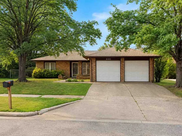 2105 Canary Dr, Ponca City, OK 74601