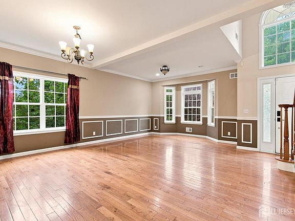 5th image of 39 Hamilton Ave