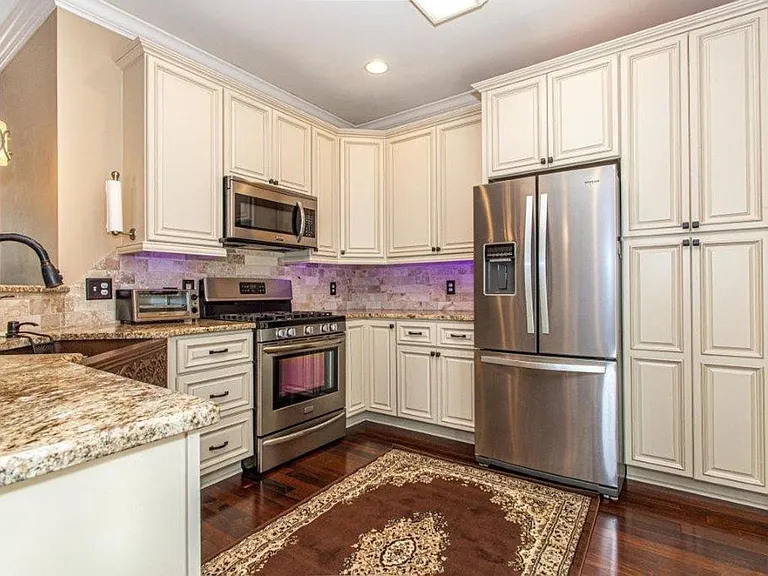 10714 Prince Albert Way — Photo 9