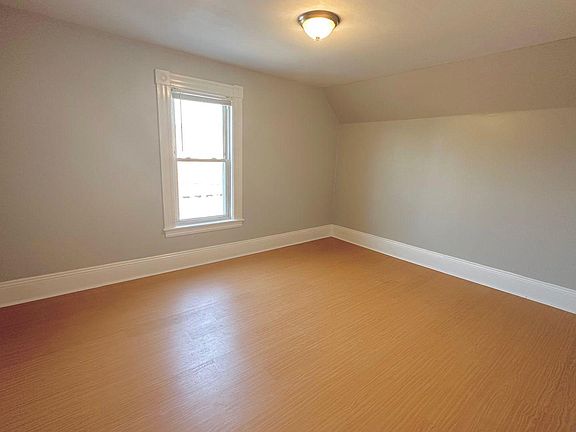 5th image of 524 Cartier St #3