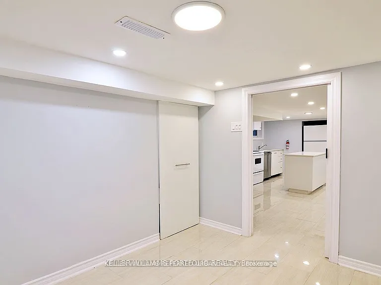 431 Kingston Rd #LOWER — Photo 16