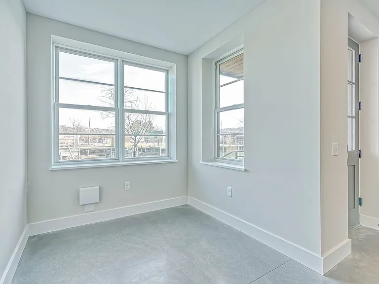 323 Taughannock Blvd — Photo 35