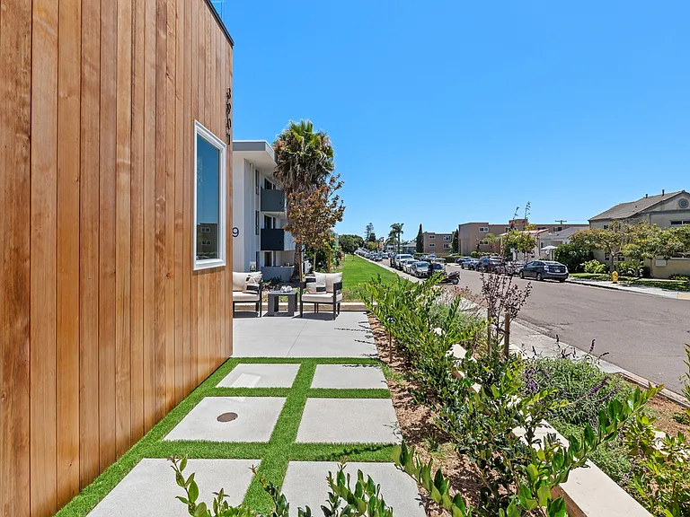 3901 Haines #A — Photo 4